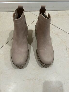 Dolce Vita DV Rango Chelsea Lug Sole Ankle Boots in Taupe 7